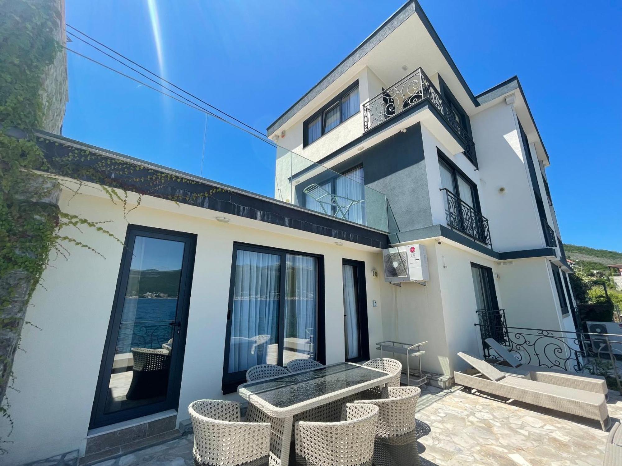 Beachfront Villa Pearl Of Adria Krasići Dış mekan fotoğraf